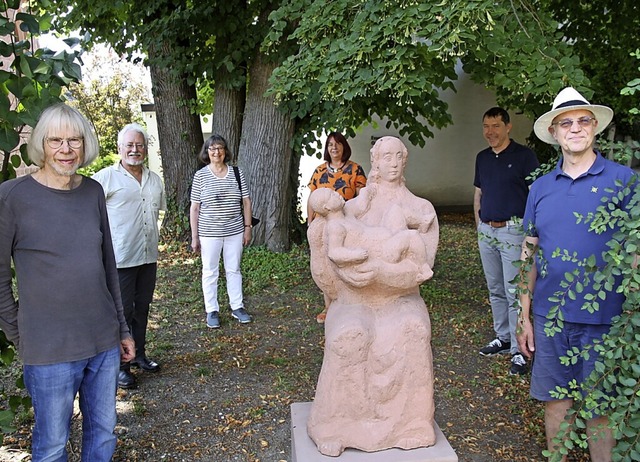 Eine Skulptur fr den Kirchgarten in R.../Kind-Darstellung aus rotem Sandstein.  | Foto: Christiane Franz
