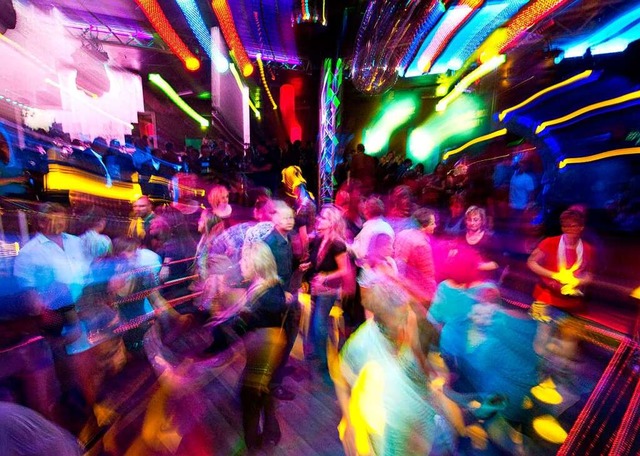 Wer tanzen will, darf tanzen: Die Clubs im Land ffnen wieder.  | Foto: Patrick Pleul