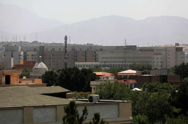 Blick auf die Gebude der US-Botschaft in Kabul.  | Foto: Rahmat Gul (dpa)