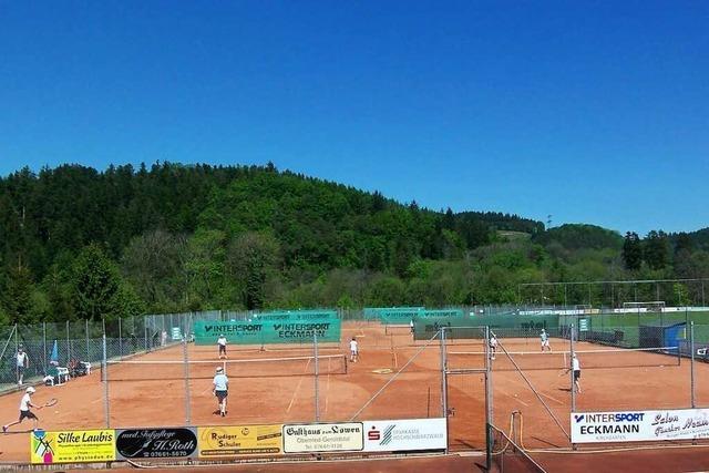 Die Tennissaison in Buchenbach wurde mit einem Schleifchenturnier erffnet