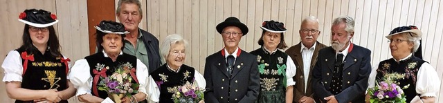 Die Vorsitzende des Heimatvereins Hus...hre) und Ingrid Ganzmann (zehn Jahre).  | Foto: Johannes Sebulke