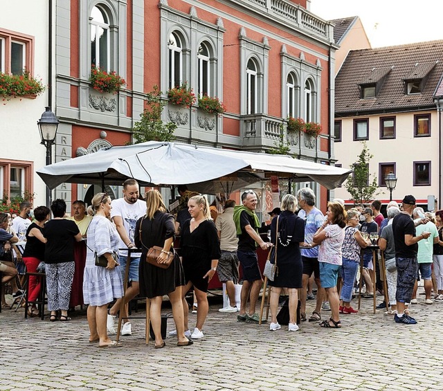 Nach dem Jahrmarkt zog am Freitagabend...e konnten Leckereien probiert werden.   | Foto: Gabriele Zahn