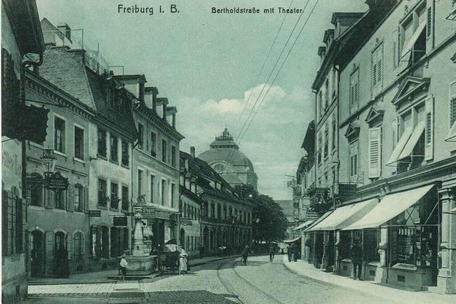 Von einem Abschnitt der Bertoldstrae blieben nur Theater und Brunnen erhalten