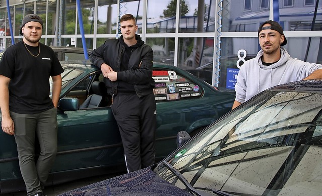 Paul Popow, Oliver Schauenburg und Eri...f dem Parkplatz vom Waschpark Top Car.  | Foto:  Zvg