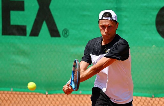 Musste sich in Bad Vilbel geschlagen g...chnberger Spielertrainer Luis Lffler  | Foto: Patrick Seeger