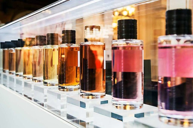 Der mutmaliche Dieb soll Parfum im We... 370 Euro gestohlen haben (Symbolfoto)  | Foto: OlegDoroshin  (stock.adobe.com)
