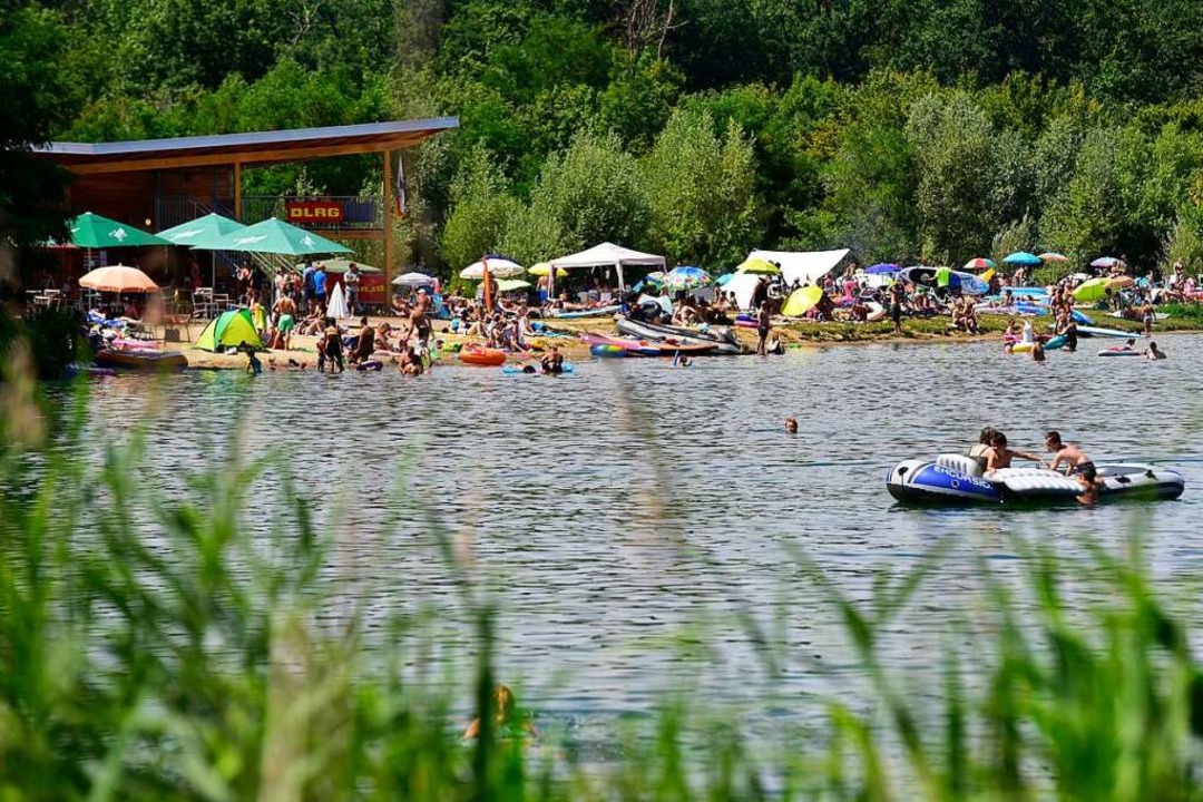 Der Opfinger See im vergangenen Sommer... sind die Freiburger Seen gut besucht.  | Foto: Thomas Kunz