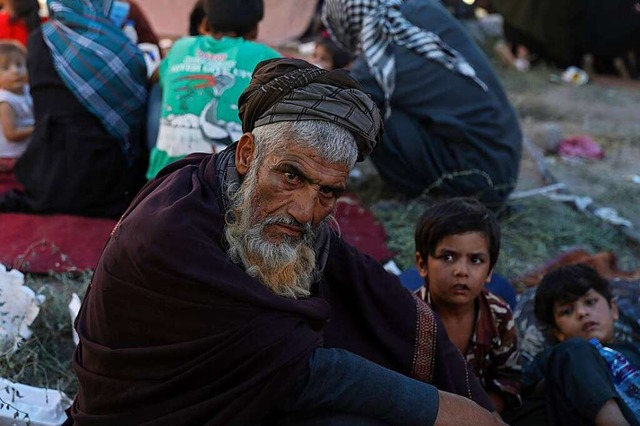Zuflucht in einem Park: In Kabul sind ...nge aus den Nordprovinzen  gestrandet.  | Foto: Rahmat Gul (dpa)