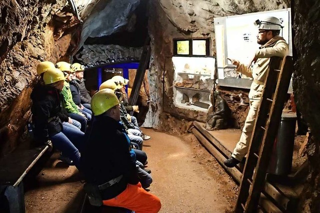 Ein Schutzhelm gehrt zur professionellen Bergmannsausrstung.  | Foto: Markus Kiefer