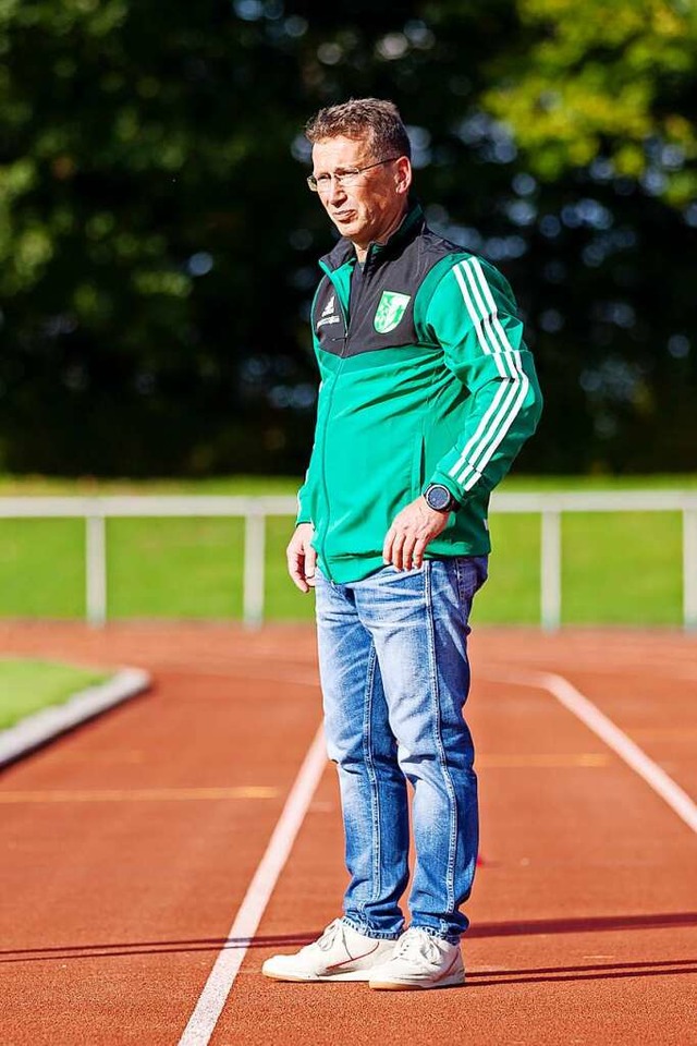Bittet seine Jungs wieder auf den Platz: FVS-Coach Helmut Kröll | Foto: Alexandra Buss Bittet seine Jungs wieder auf den Platz: FVS-Coach Helmut Kröll | Foto: Alexandra Buss