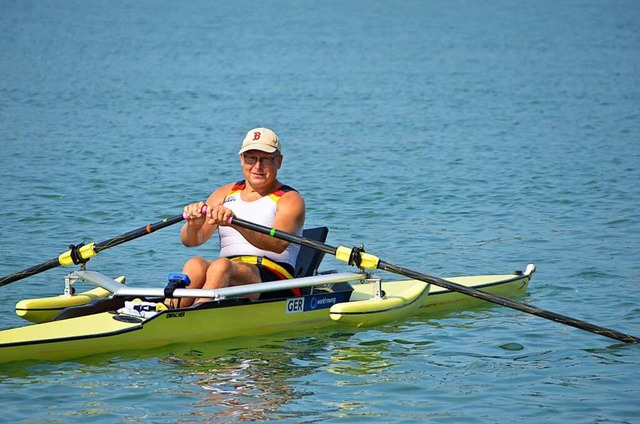 Der Ruderer Marcus Klemp trainiert auf dem Rhein fr die Paralympics in Japan.  | Foto: Hans-Jochen Voigt