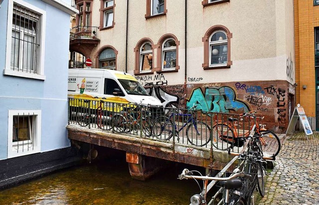 Die Gerberaubrcke verbindet Gerberau (links) und Fischerau (rechts).  | Foto: Thomas Kunz