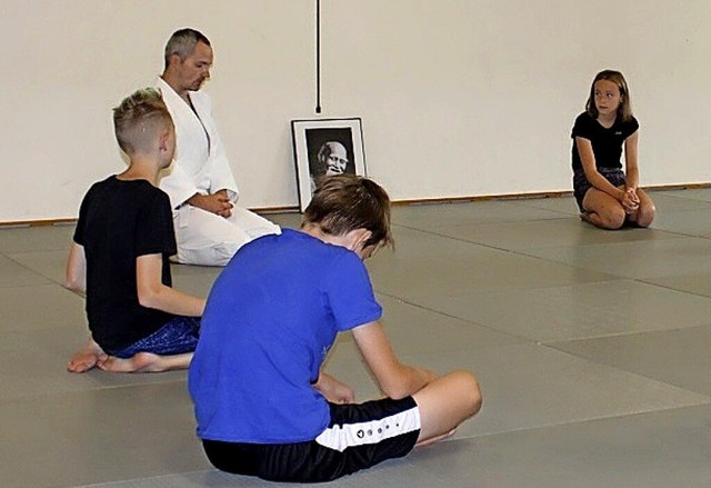 Unterweisung in die Kunst des Aikido  | Foto: Harald Schwarz