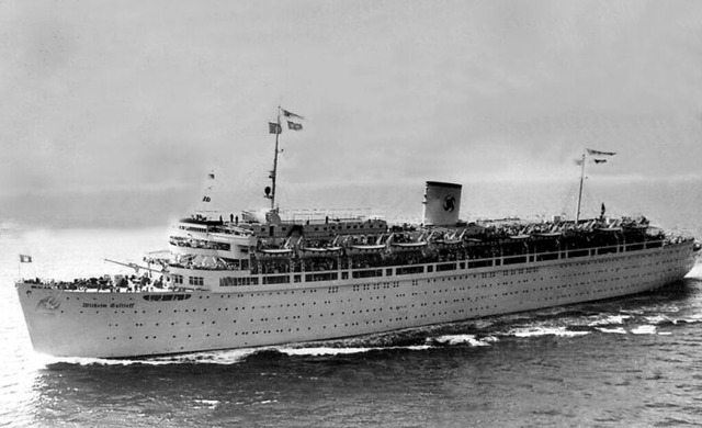 Das Schiff Wilhelm Gustloff auf hoher ...war sie Lazarett- und Transportschiff.  | Foto: DB