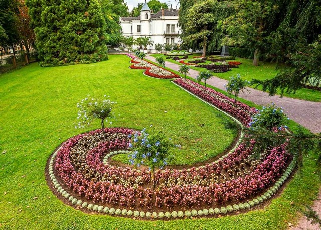 Ein Park mit Villa in besonderer Atmosphre: Blumenbeete im Stadtpark Lahr  | Foto: Stadt Lahr