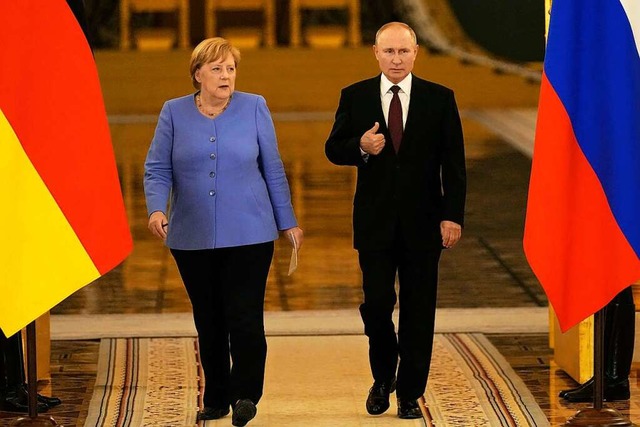 Angela Merkel und Wladimir Putin  | Foto: Alexander Zemlianichenko (dpa)