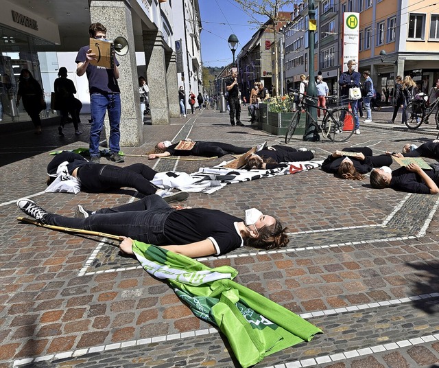 Der Protest whrend der Pandemie fiel ...tadt &#8211; notgedrungen kleiner aus.  | Foto: Thomas Kunz