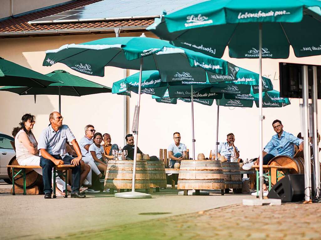 Bei bestem Sommerwetter fand die zweite Online-Ausgabe der BZ-Wein-Fass-Bar auf dem Weingut Briem in Wasenweiler statt.