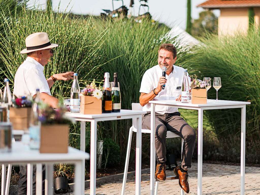 Bei bestem Sommerwetter fand die zweite Online-Ausgabe der BZ-Wein-Fass-Bar auf dem Weingut Briem in Wasenweiler statt.