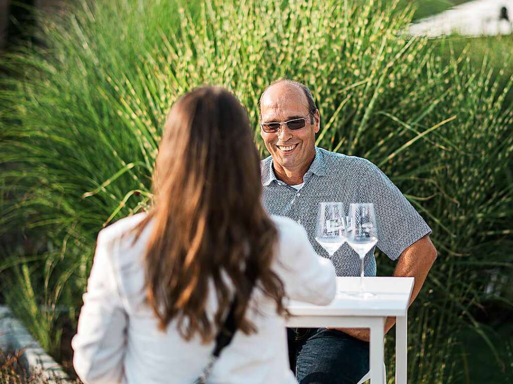 Bei bestem Sommerwetter fand die zweite Online-Ausgabe der BZ-Wein-Fass-Bar auf dem Weingut Briem in Wasenweiler statt.