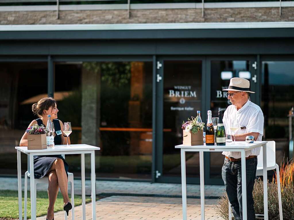 Bei bestem Sommerwetter fand die zweite Online-Ausgabe der BZ-Wein-Fass-Bar auf dem Weingut Briem in Wasenweiler statt.