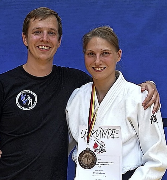Erfolgreiche Judoka Christina Daiger mit ihrem  Coach Julius Eppler  | Foto: Judoclub Bad Krozingen-Hausen