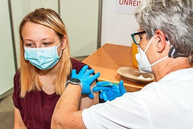 Corona-Impfung fr Kinder und Jugendliche bei Sonderimpfaktion in Offenburg