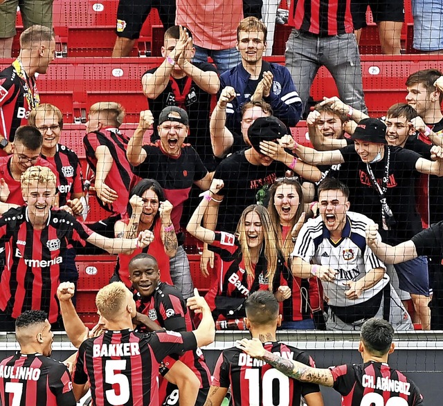 Die Spieler fhlen sich getragen von d... Fans nach anderthalb Jahren Pandemie.  | Foto: INA FASSBENDER (AFP)