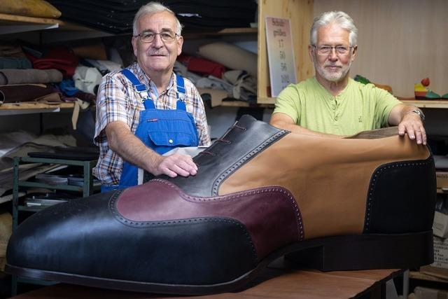 Riesen-Schuh in Mnsingen hergestellt