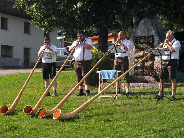 Ein Alphornquartett untermalte musikal...Erffnung des Grwihler Kultursommers.  | Foto: Karin Stckl-Steinebrunner