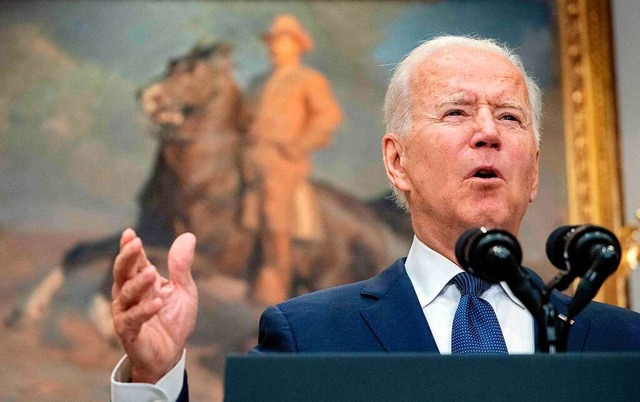 Die Kritik an US-Prsident Joe Biden w...anagements in Kabul wird immer lauter.  | Foto: ANDREW CABALLERO-REYNOLDS (AFP)