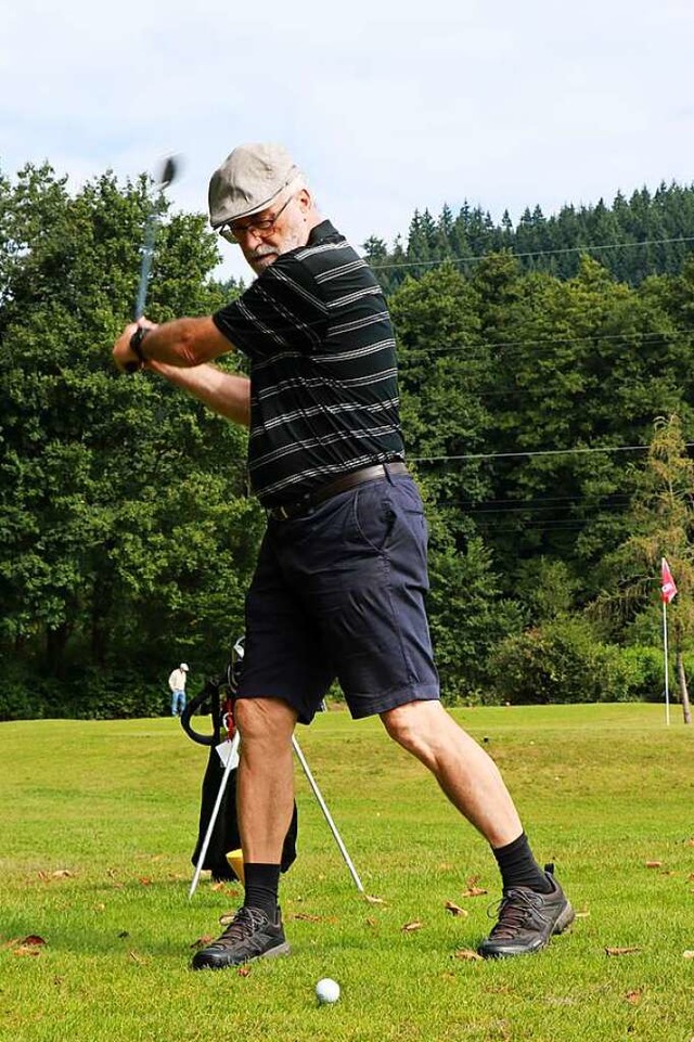 Peter Oswald am sechsten Abschlag im Bad Sckinger Golfpark   | Foto: Claudia Mller