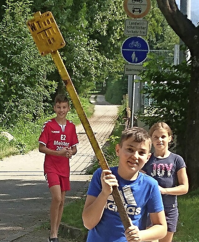 Die Jungs und Mdchen zogen allerhand Dinge aus dem Sulzbach.  | Foto: Brgerstiftung