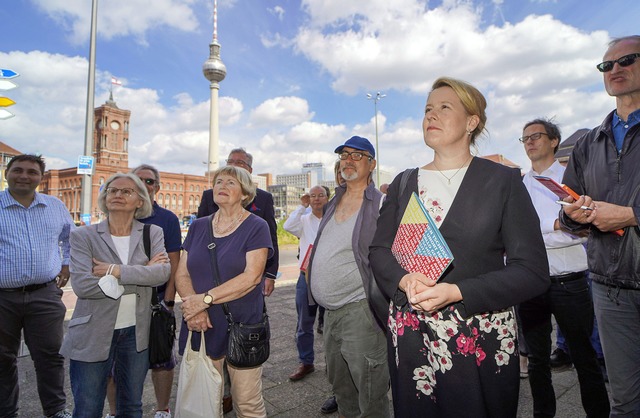 Die SPD-Spitzenkandidatin Franziska Gi...8222;Kiezspaziergang&#8220; in Berlin.  | Foto: STEFAN ZEITZ via www.imago-images.de