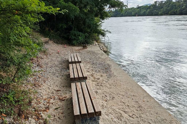 Am Rheinuferweg zwischen dem Schacht i...terhalb des Kieswerks direkt am Rhein.  | Foto: Heinz und Monika Vollmar