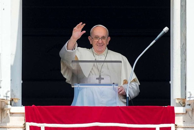 In einigen Monaten wird er 85: Papst F... fotografiert im August dieses Jahres.  | Foto: Andrew Medichini (dpa)