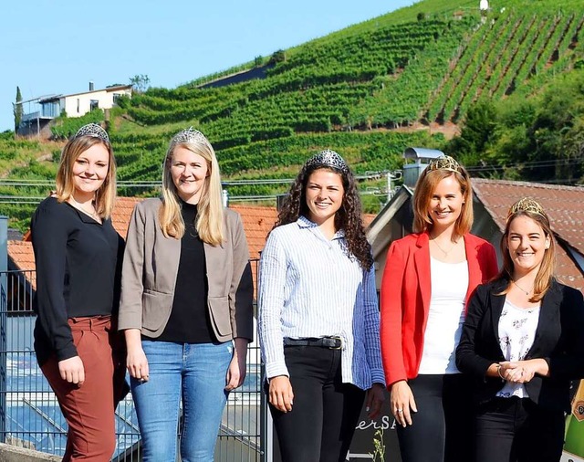 Die deutsche Weinknigin Eva Lanzerath...dische Weinprinzessinnen (von rechts).  | Foto: Hubert Rderer