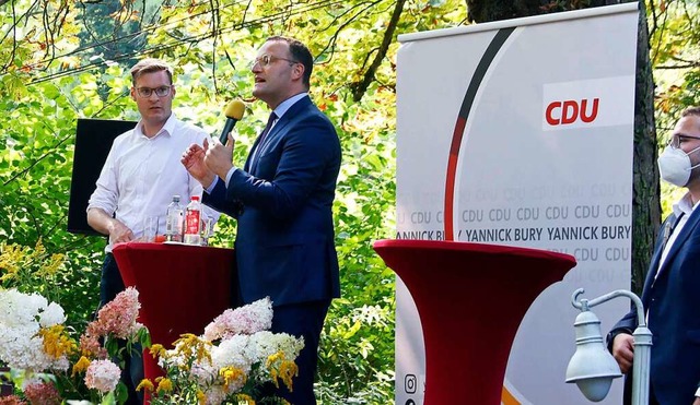 Yannick Bury (links) bei der Veranstaltung in Lahr mit Jens Spahn  | Foto: Heidi Fel