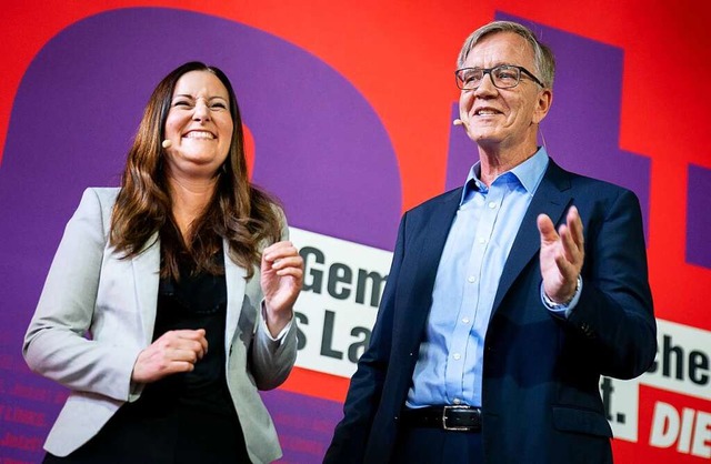Janine Wissler und Dietmar Bartsch wol...politik mit sozialen Fragen verbinden.  | Foto: Kay Nietfeld (dpa)