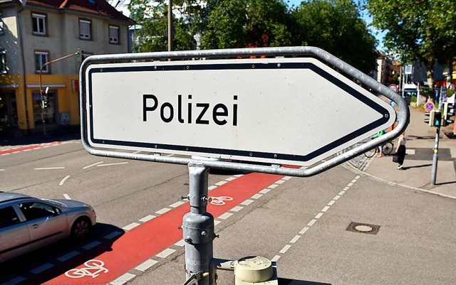 Zur Polizeidienststelle an der Wentzin...l Sthlinger flchtete der 39-Jhrige.  | Foto: Thomas Kunz
