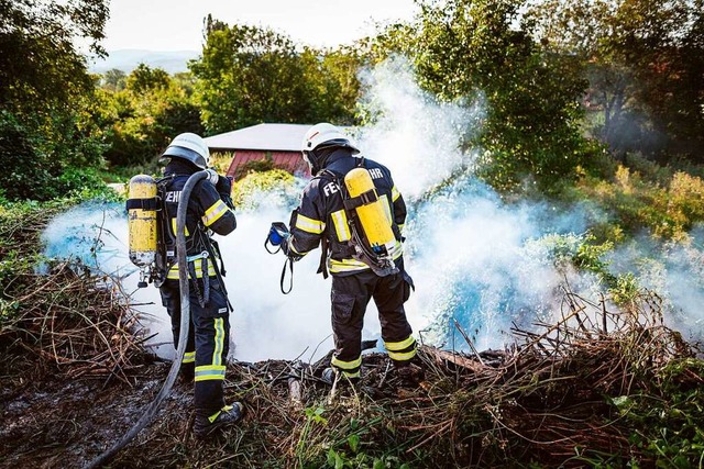 Eine Bschung hat in Mengen Feuer gefangen.  | Foto: Andreas Berger