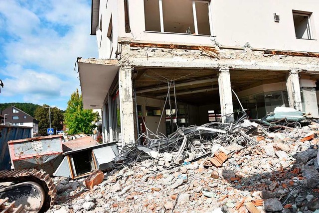 Die Sparkasse in Wyhlen wird abgerissen.  | Foto: Heinz und Monika Vollmar