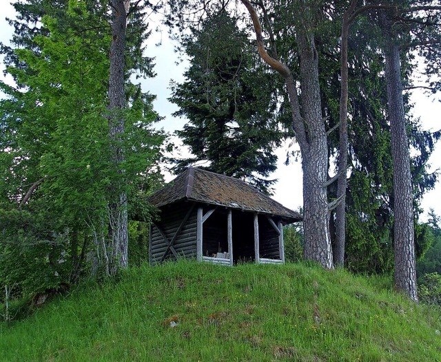 Die Schutzhtte auf dem Heuberg ist abgerissen.   | Foto: Thomas Mutter