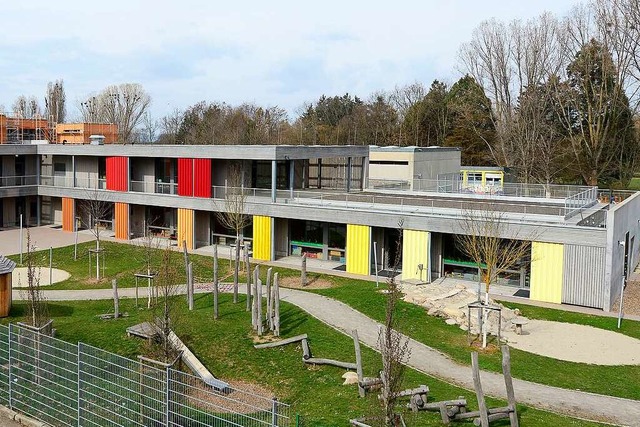 Ein Teil der Fassade am Adolf-Reichwei...dungshaus wurde besprht (Archivbild).  | Foto: Ingo Schneider