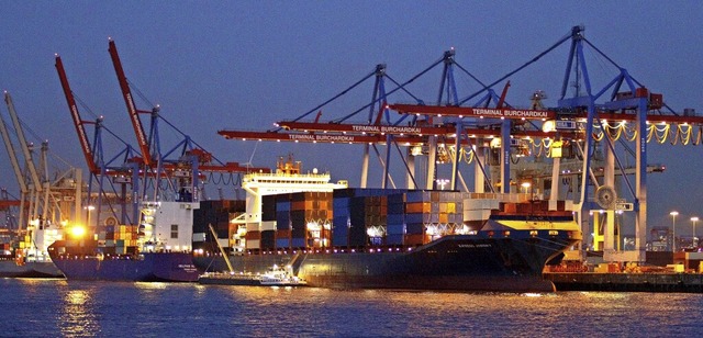 Der Hamburger Hafen bei Nacht &#8211; ...auf das  Containerterminal Burchardkai  | Foto: BODE via www.imago-images.de