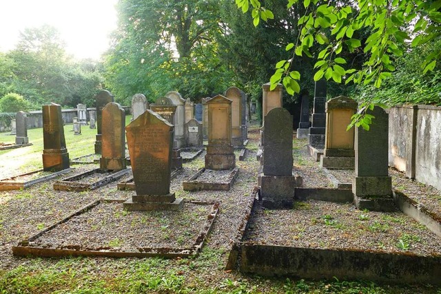 Der 1865 angelegte jdische Friedhof i...strahlt eine besondere Atmosphre aus.  | Foto: Victoria Langelott