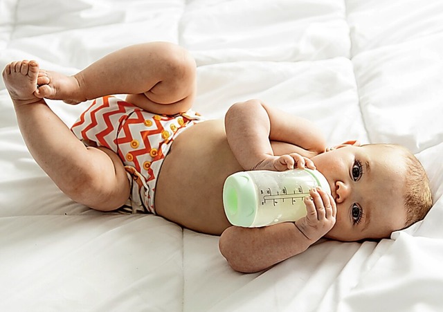 Babys, die viel greifen, begreifen ihre Umwelt schneller.  | Foto: pololia  (stock.adobe.com)