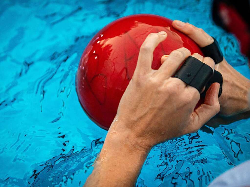 In Basel wird Unterwasserrugby gespielt.