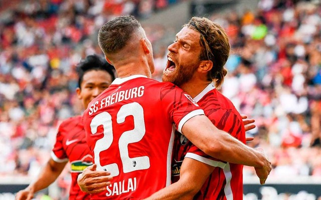 Lucas Hhler feiert seinen 0:3-Treffer gegen den VfB Stuttgart.  | Foto: THOMAS KIENZLE (AFP)