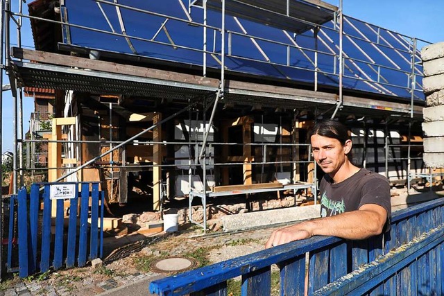 Die Kernsanierung hat Thomas Reichenba...nde der Baustelle ist nicht abzusehen.  | Foto: Christoph Breithaupt
